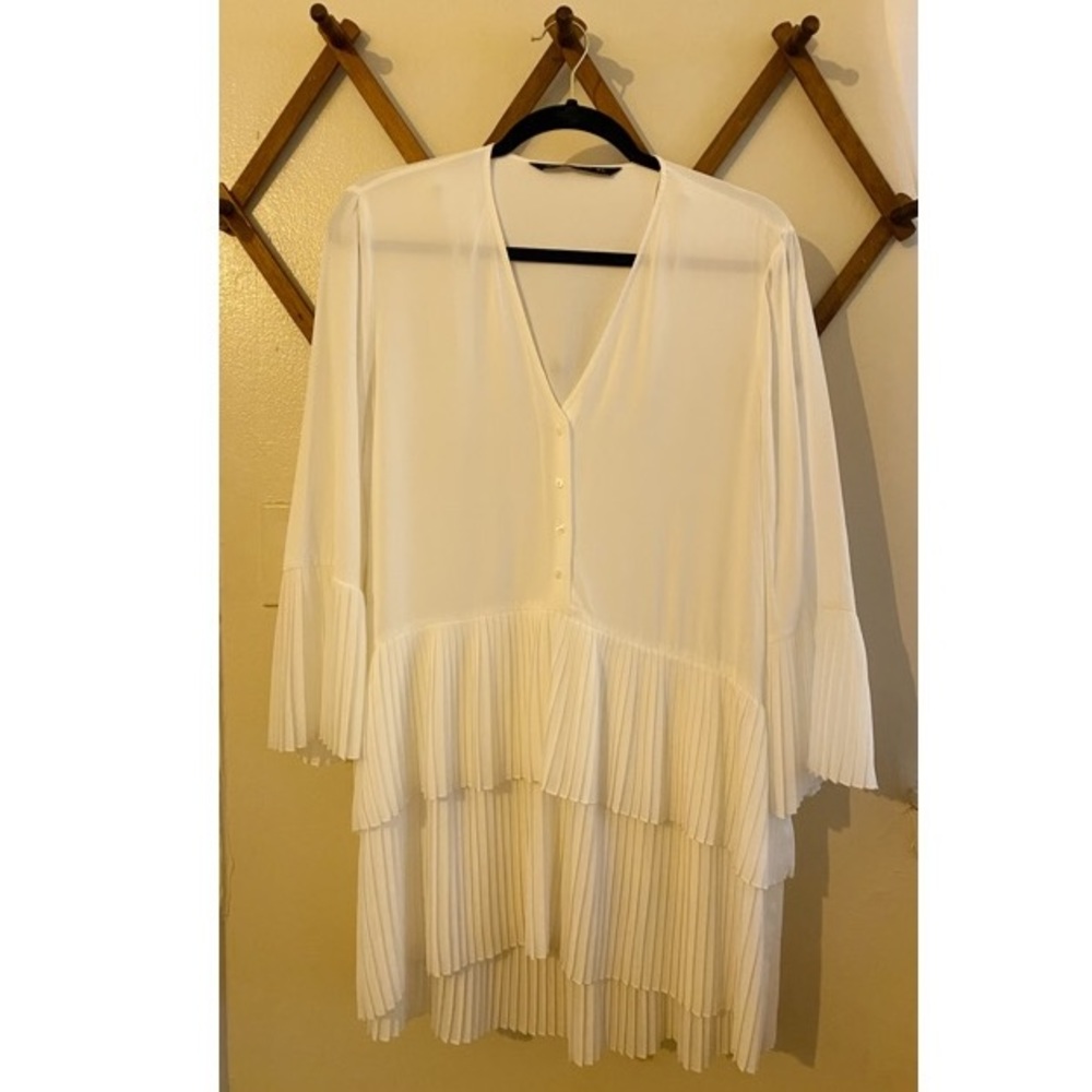 ZARA Women’s Ruffled Blouse